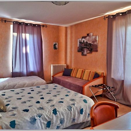Logis Hotel Des Voyageurs Restaurant La Bonne Tabl'Hay Livron-sur-Drôme Kültér fotó